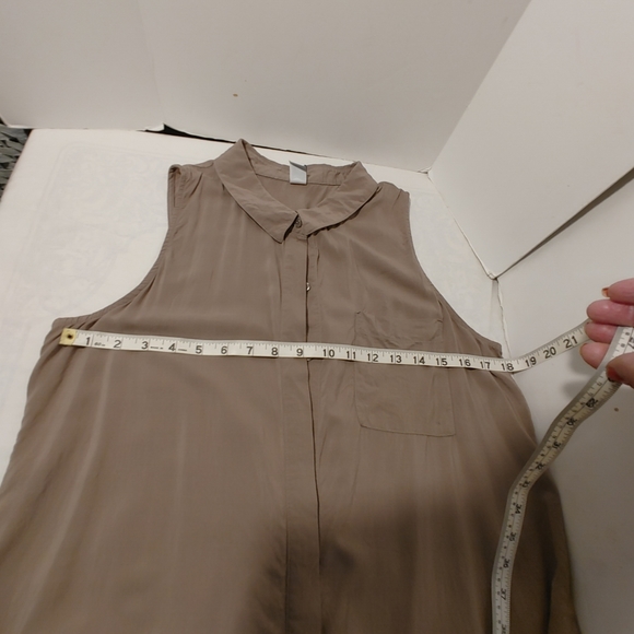 Women's Tan Button Front Sleeveless Collard Old Navy Shirt Top - Picture 3 of 6